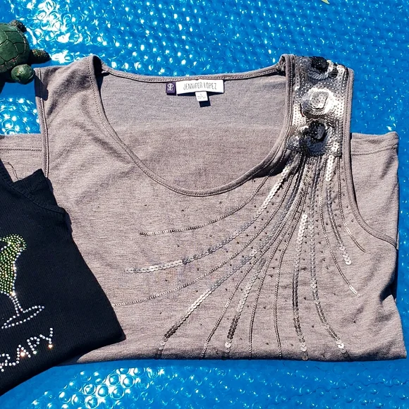 2 tank tops - Picture 4 of 13